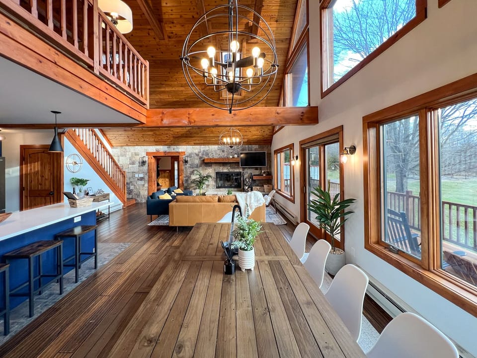Viridian Lodge is a combination of midcentury modern elegance and rustic charm.