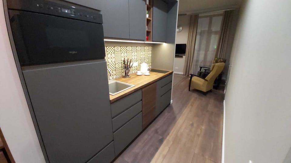 KITCHEN ENTRANCE VIEW