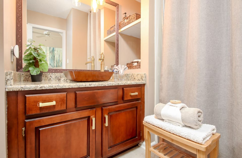 Upper master bath has 2 entrances so can be accessed from hall and bedroom.