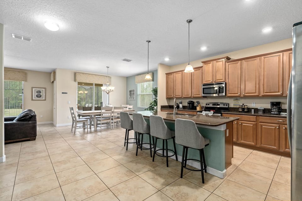 Full kitchen