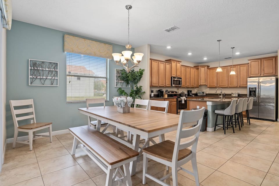 Indoor dining: plenty of space for everyone!