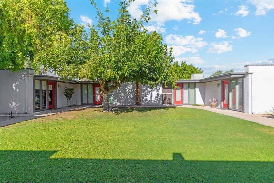 Quiet and well maintained courtyard