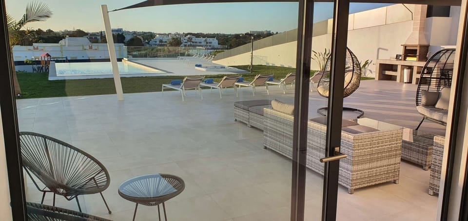 Exterior lounge/garden/pool