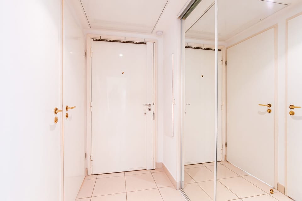 The entrance door with armored door