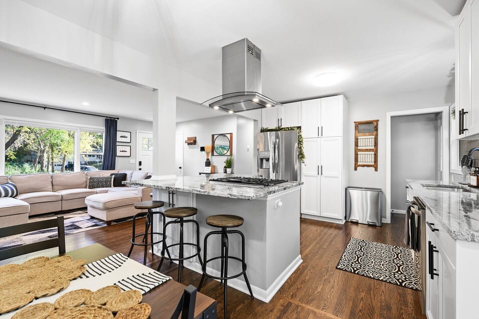 Kitchen and dining area.