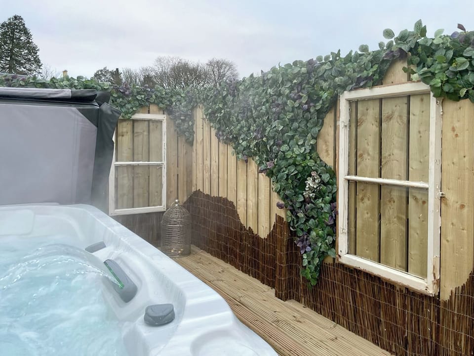 Hot tub | Mossdale Cottage, Dalmellington