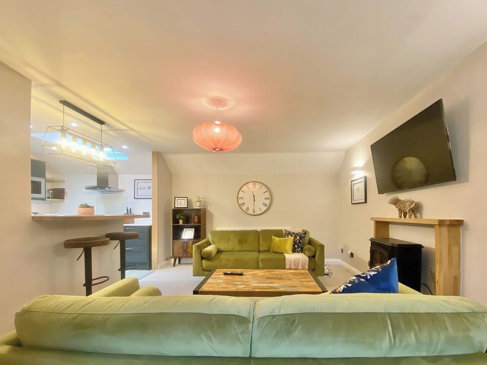 Open plan living space | The Corner Barn, Cirencester