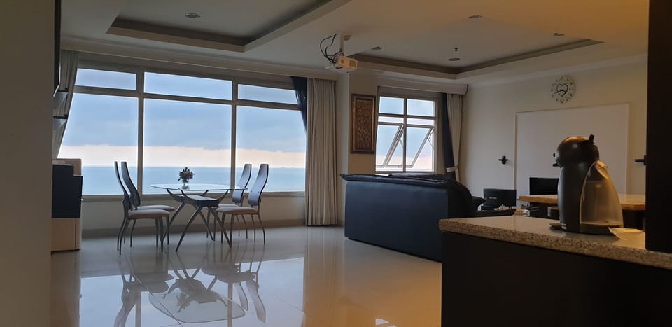 dining room with sea view ( + projektor)