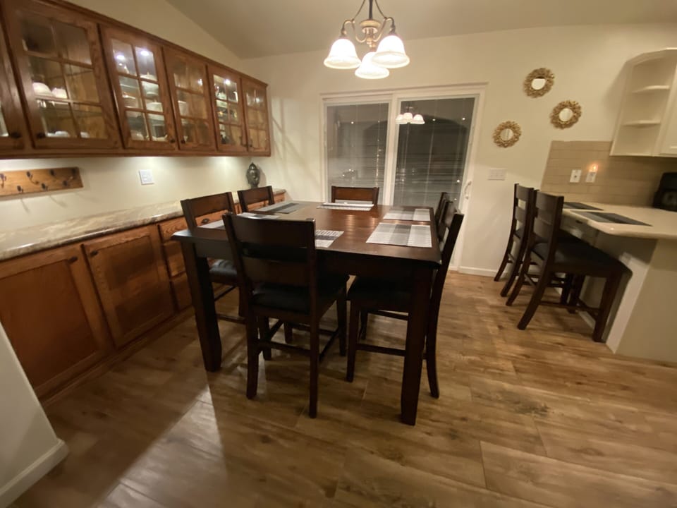 Dining table and seating for 8 guests 