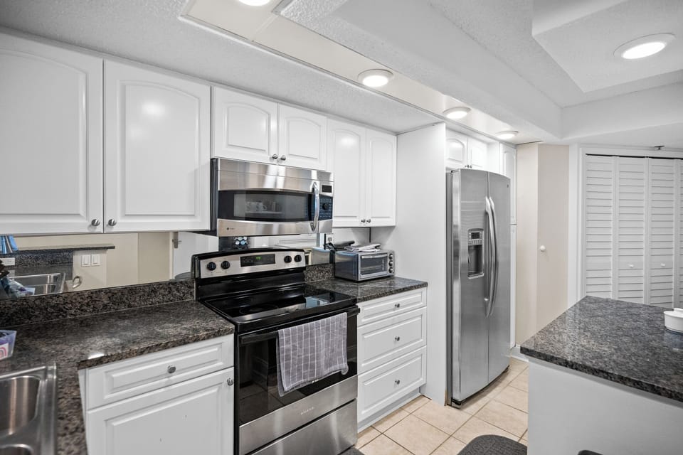 Full kitchen ready to entertain! 