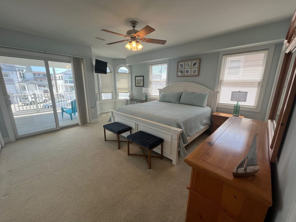 2nd floor - Primary Bedroom with King bed and desk