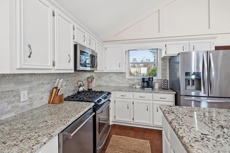 Gas stove..lots of counter space