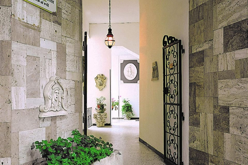 Entrance / Reception