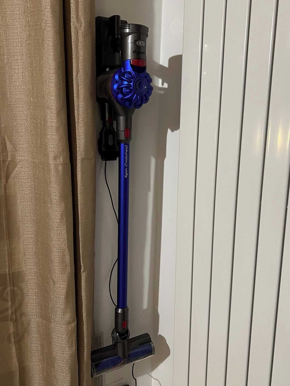 Dyson cleaning device
