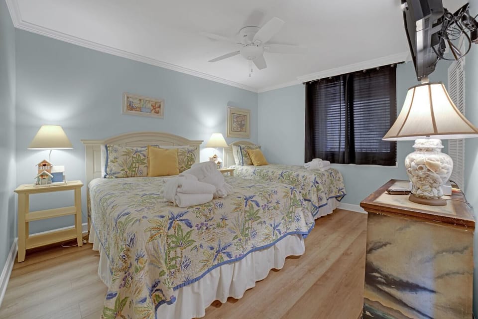 Bedroom 2 with Queen & Twin