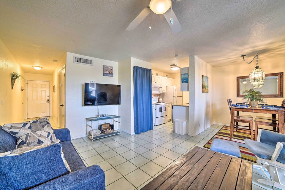 Living Room | Smart TV w/ Cable