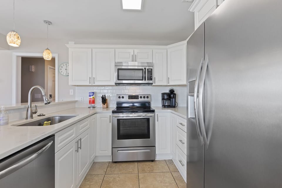 Create delicious meals with ease in our full kitchen, complete with appliances.