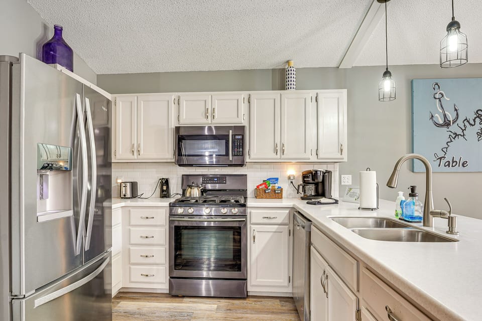 Kitchen | Cooking Basics | Drip & Keurig Coffee Maker | Toaster