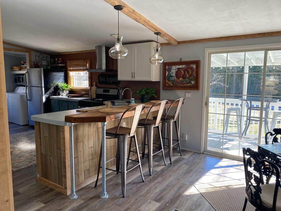 Kitchen/Dining Area
