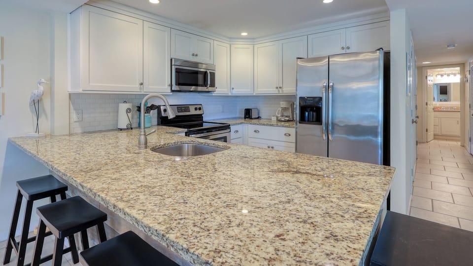 Kitchen with Breakfast Bar