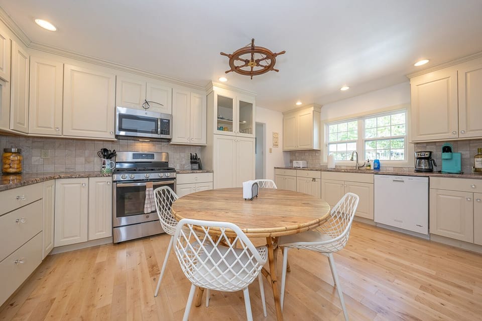 Spacious & Fully Equipped Kitchen with Newer Cabinets and Appliances