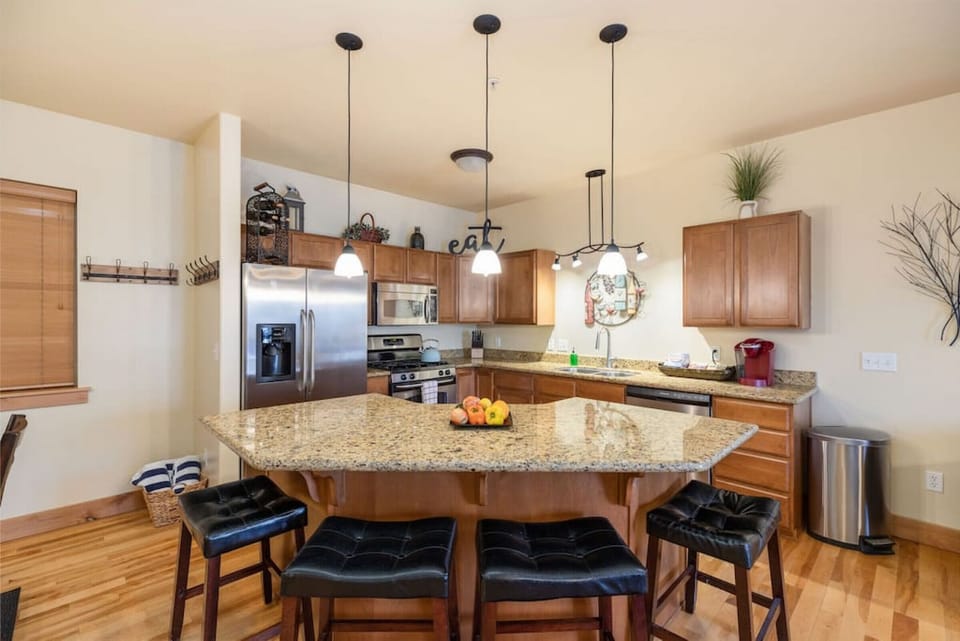 Kitchen with countertop