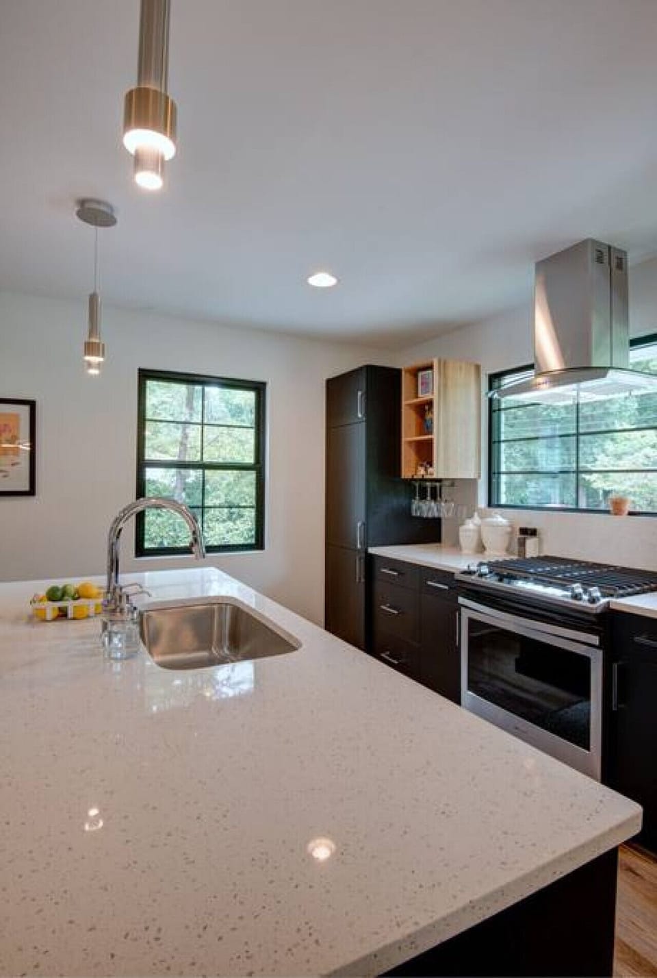Gourmet Kitchen w/large island