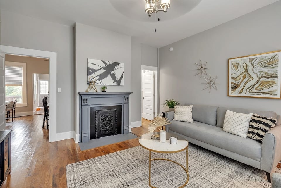 Living Room, Indoors, Room, Furniture, Flooring