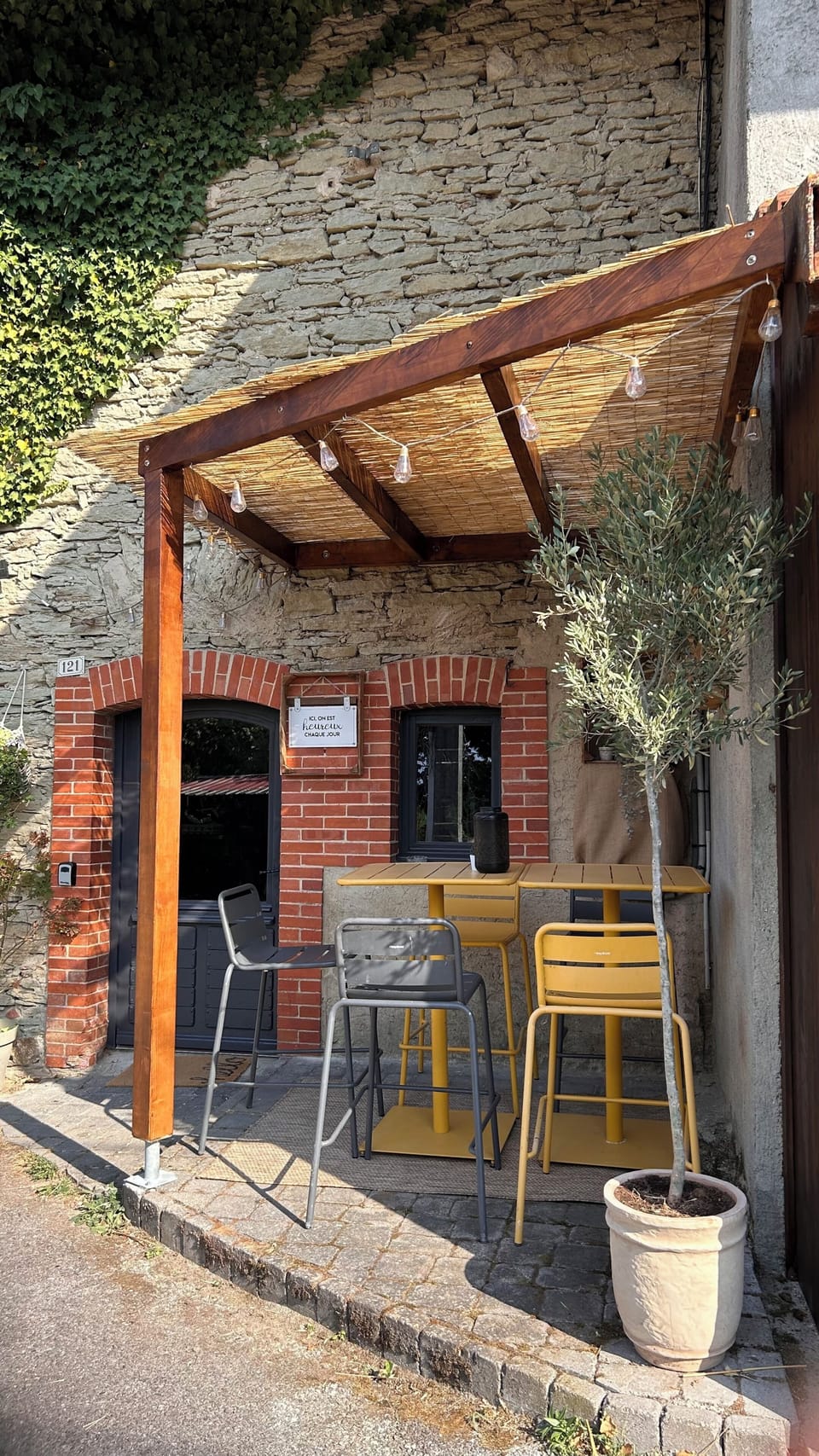 Outdoor dining