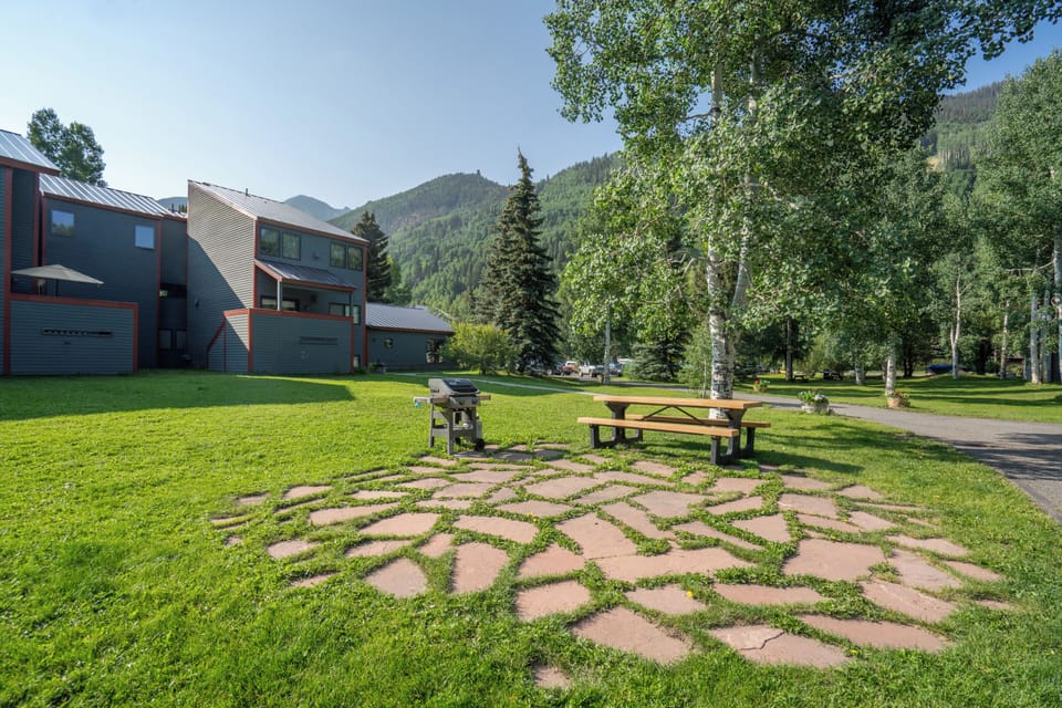 The Telluride Lodge has picnic areas and gas grills for guests to use.