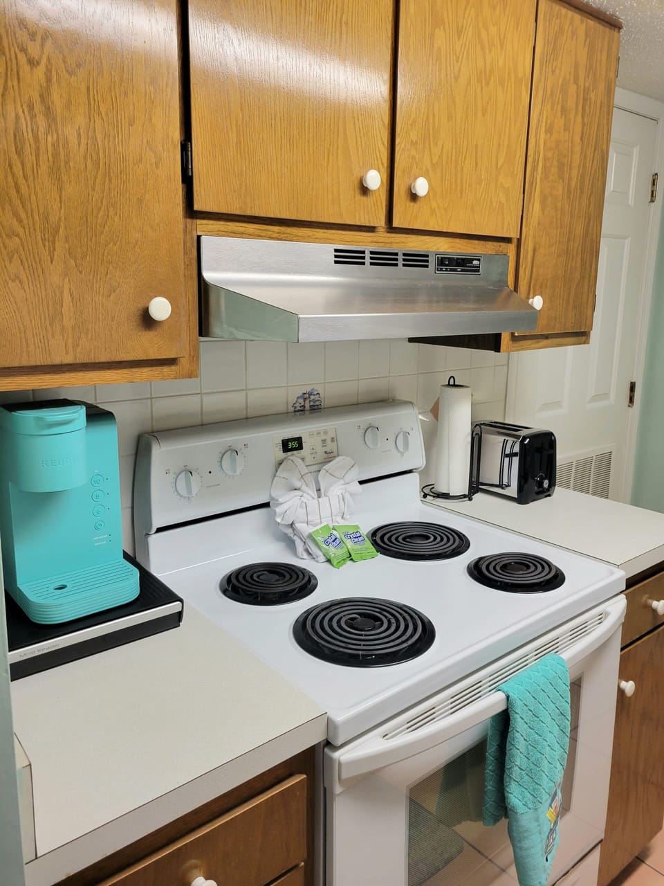 Kitchen - enjoy the Keurig!