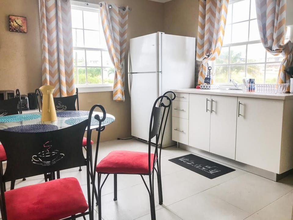  kitchen/dinning in 2bdrm