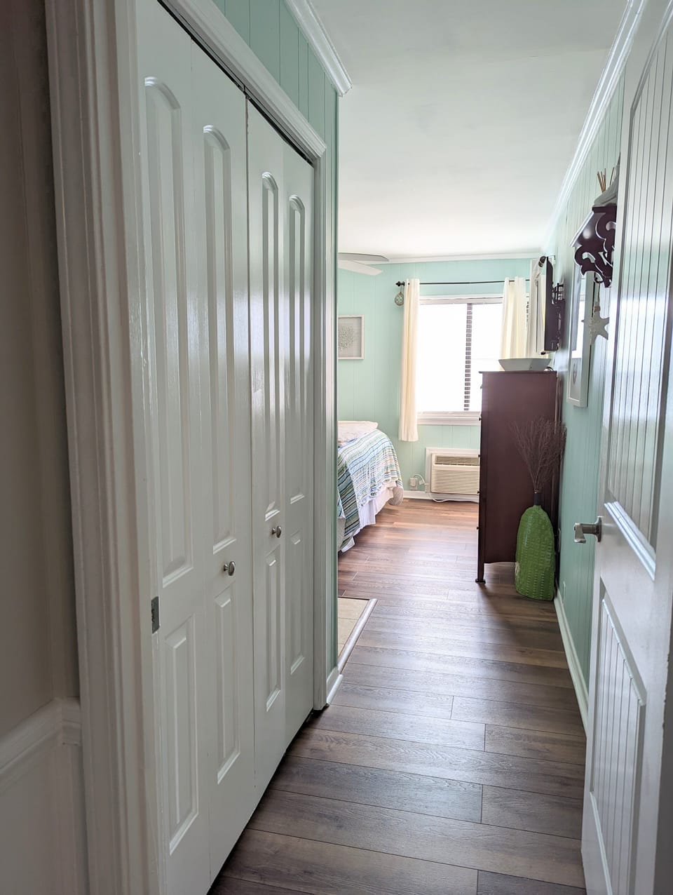 Entrance to king bd with large double door closet on left hand side.