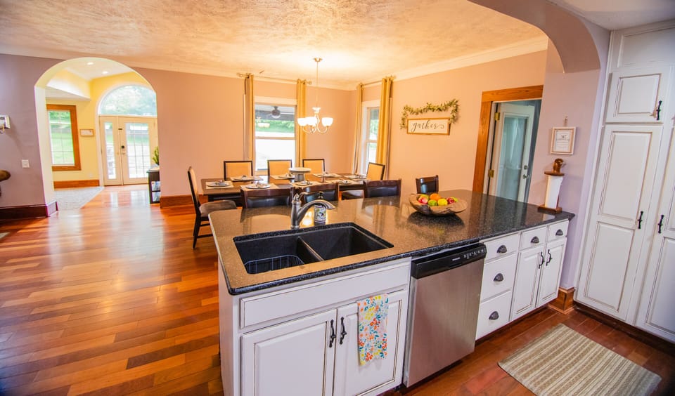 Deep Double Sink and dishwasher 