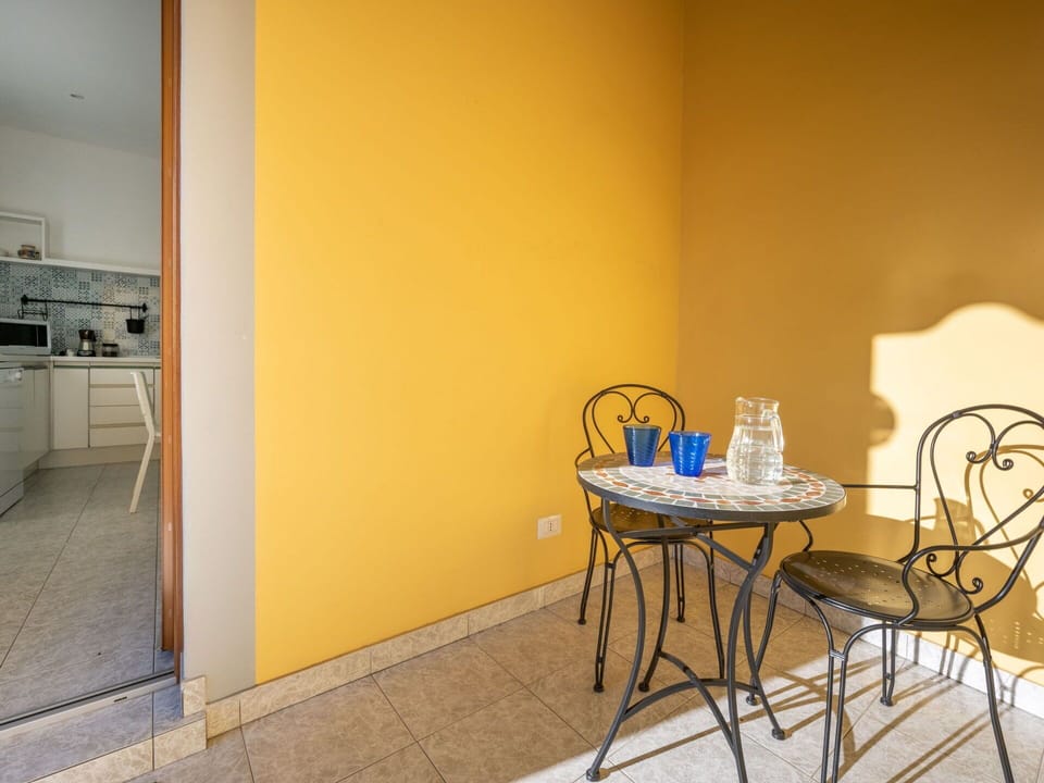 Table, Furniture, Building, Chair, Wood, House, Interior Design, Architecture, Flooring, Floor