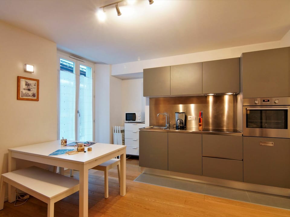 Cabinetry, Property, Building, Furniture, Countertop, Table, Wood, Kitchen Appliance, House, Interior Design