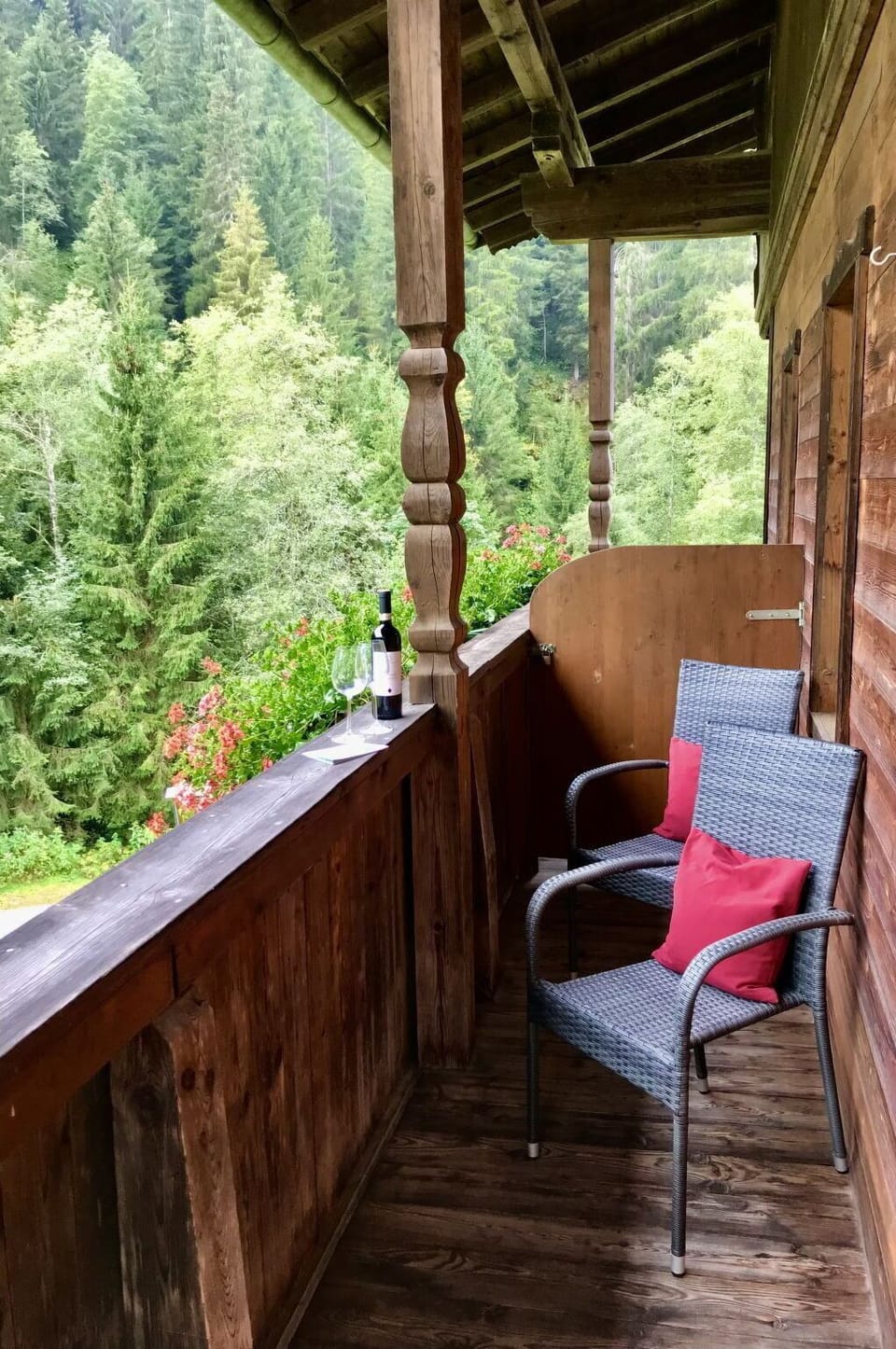 Property, Plant, Building, Nature, Wood, Tree, Porch, Outdoor Furniture, Leisure, Wood Stain