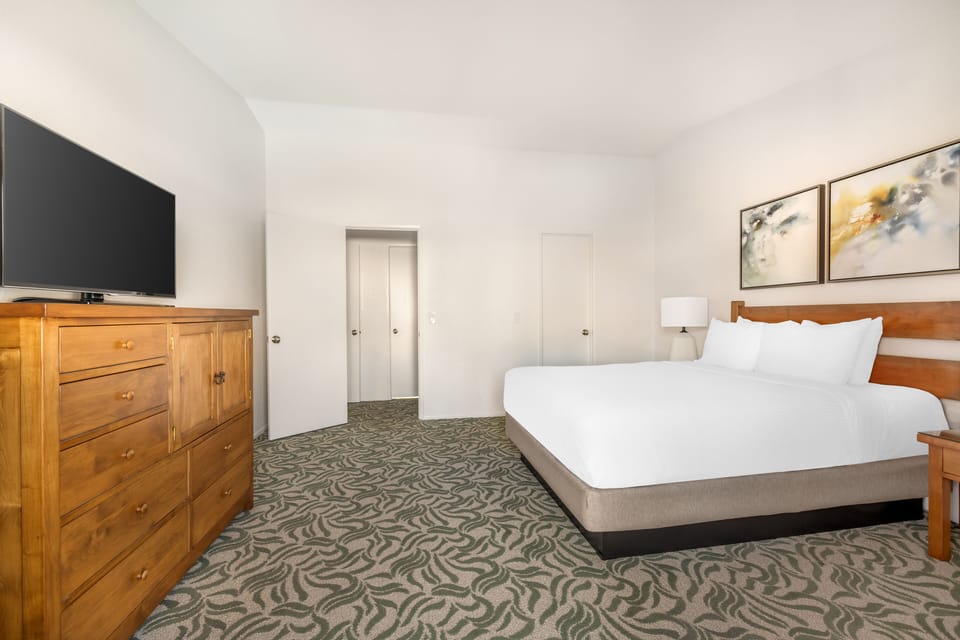 Unit w/ King Bed