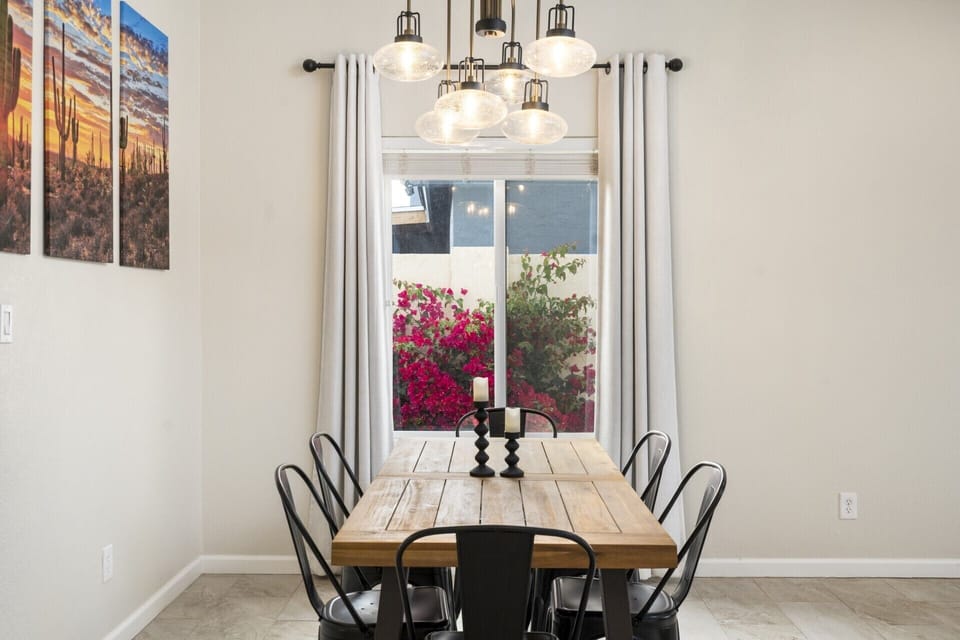 Dining with seating for 6