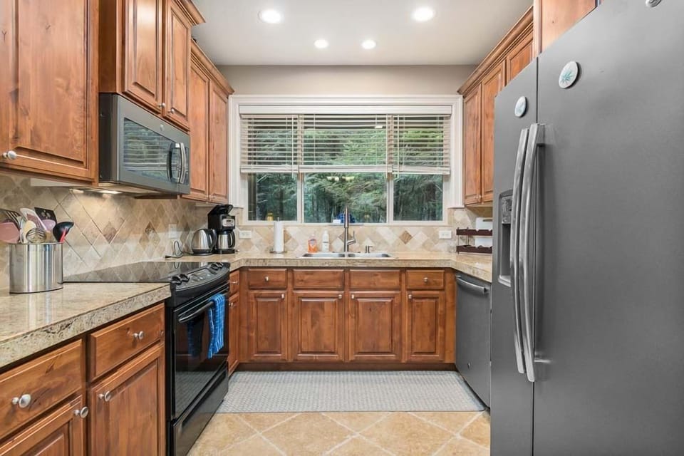 Ocean Breezes - Kitchen - Stocked for all your cooking needs