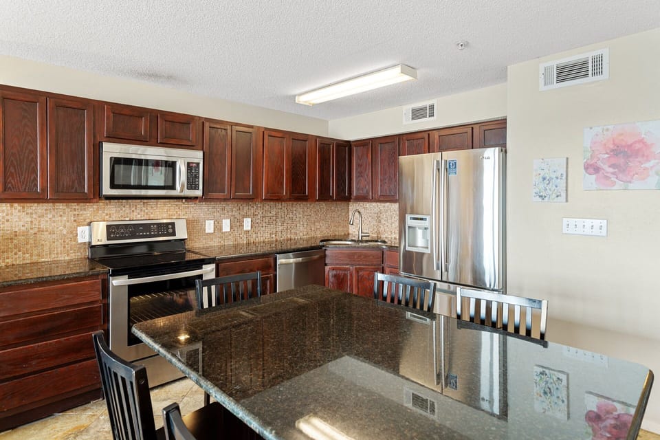 22-Crystal-Sands-214A-Kitchen