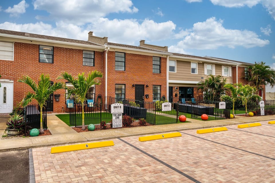 Baja Bungalow (Unit B) and Carefree Cottage (Unit C) (brick exterior) BOTH INCL