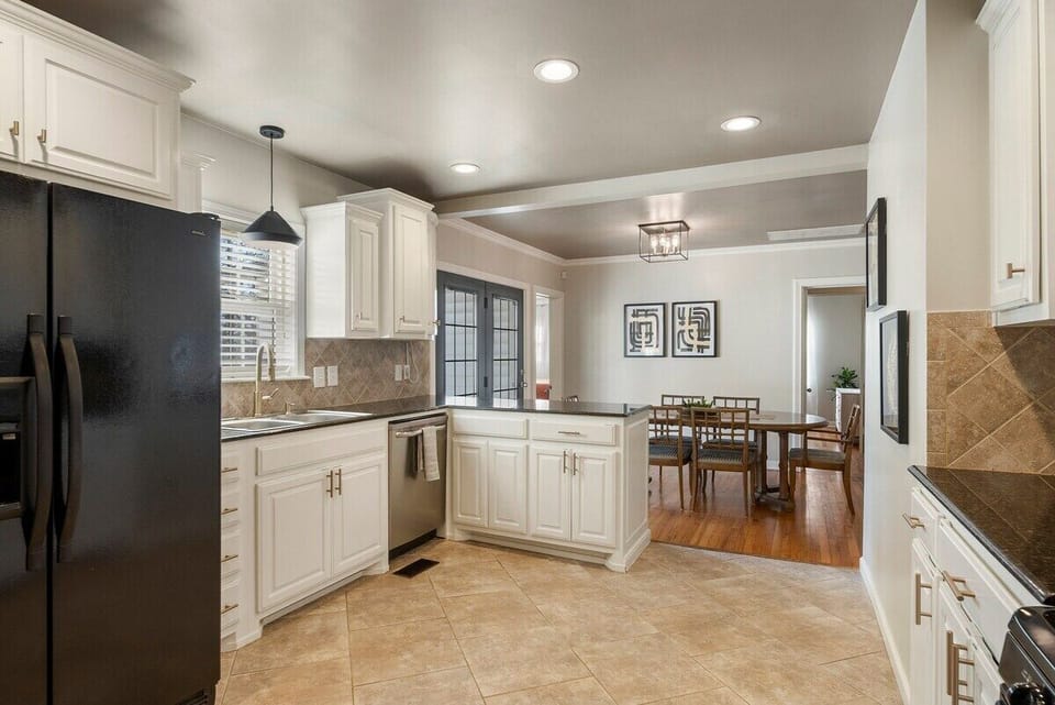 Fully equipped kitchen for your cooking needs!