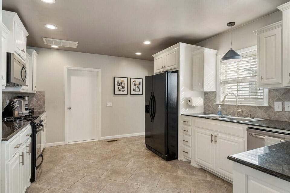 Fully equipped kitchen for your cooking needs!