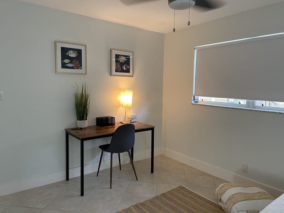 Dedicated work space in office bedroom
