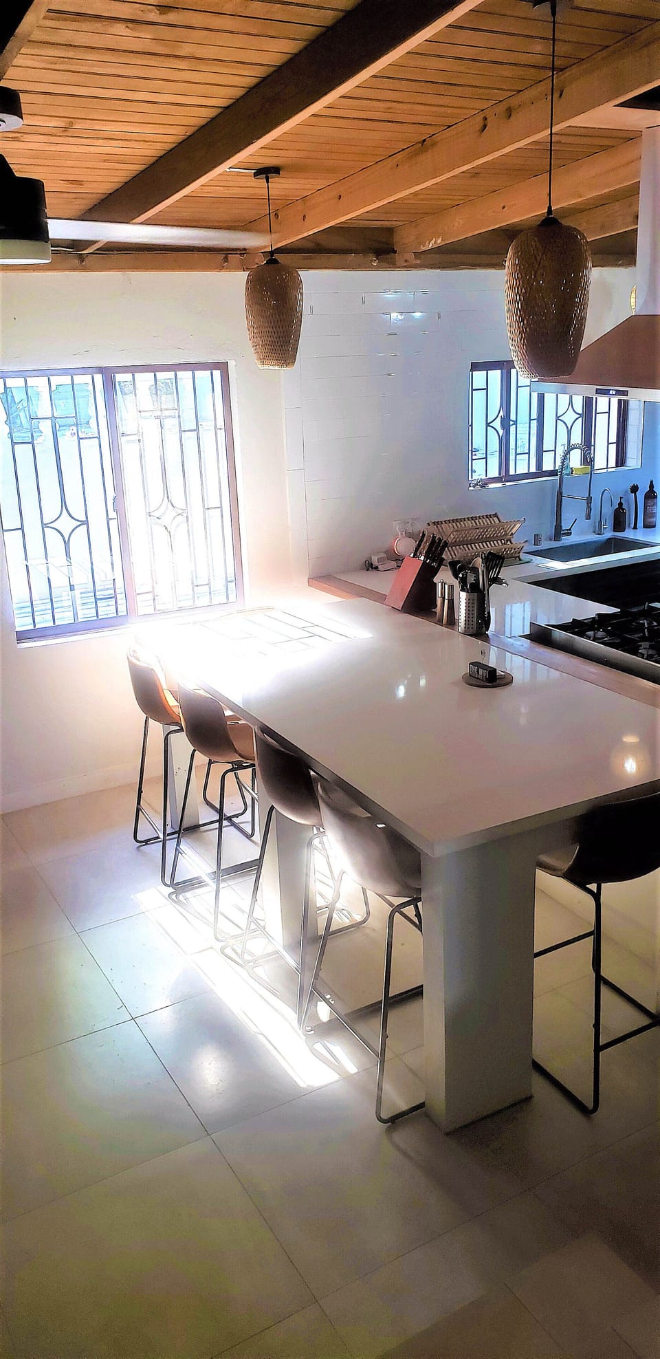 Kitchen Island-Seats 6