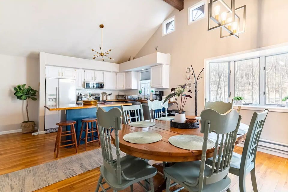 Dining Room / Kitchen - Newly renovated!