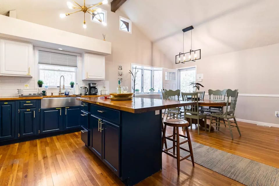 Dining Room / Kitchen - Newly renovated!