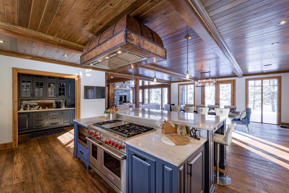 Kitchen &amp; Dining