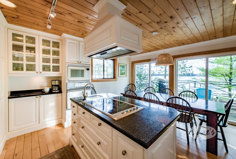 Kitchen &amp; Dining
